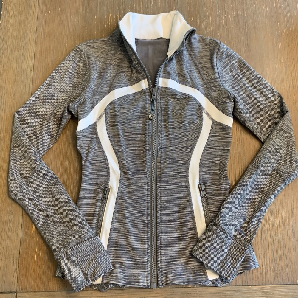 Lululemon jacket size 2 excellent condition